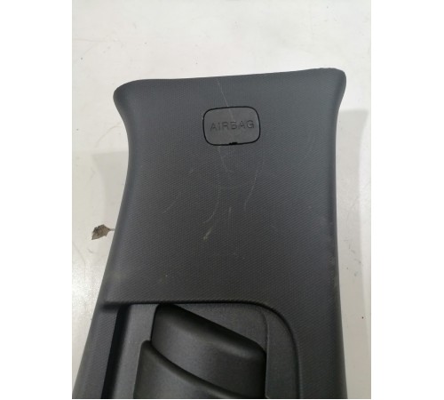 Обшивка центральной стойки правая верхняя