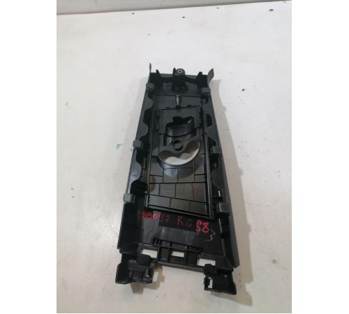 Обшивка центральной стойки правая верхняя