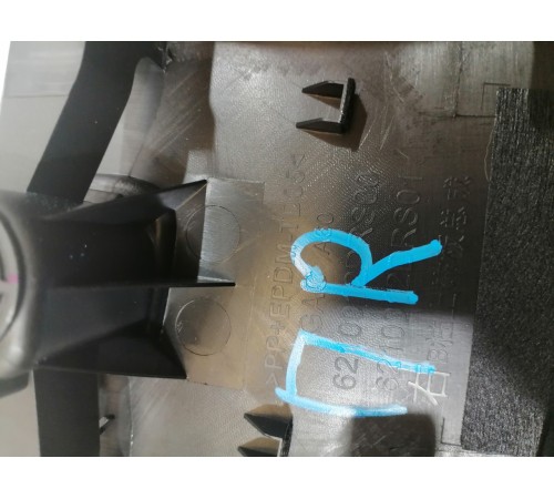 Обшивка центральной стойки правая верхняя