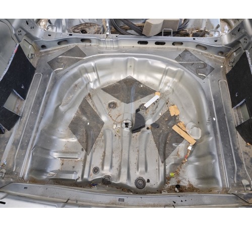 Ниша багажника (запасного колеса)