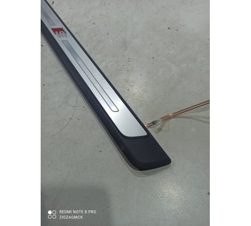 Накладка порога (передняя правая)