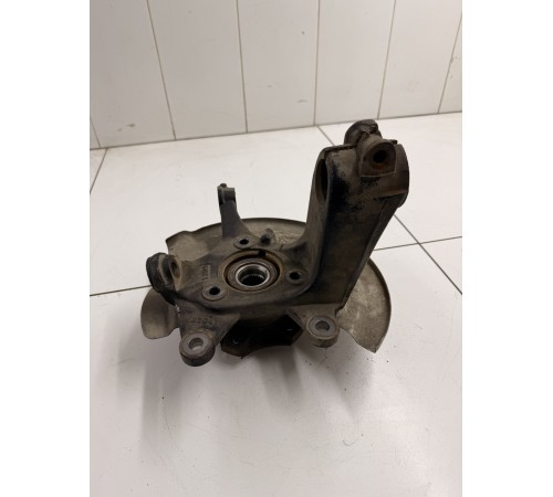 Кулак поворотный передний левый