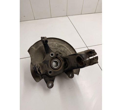 Кулак поворотный передний левый