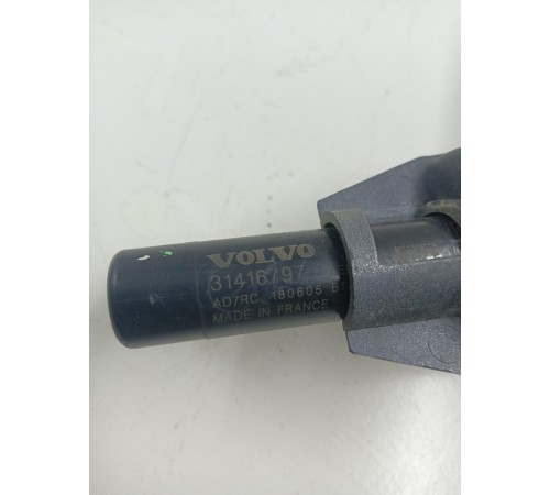 Форсунка омывателя фар левая