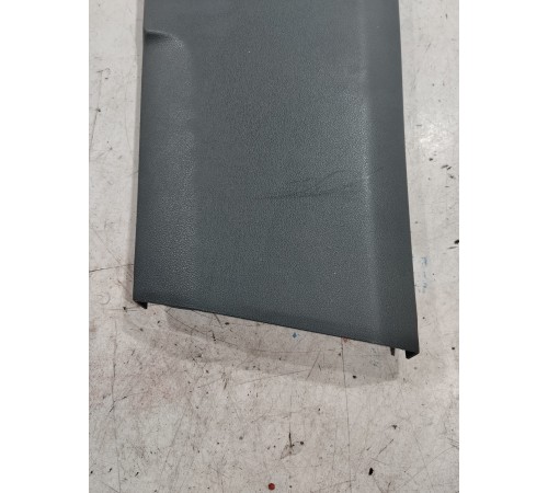 Обшивка центральной стойки левая