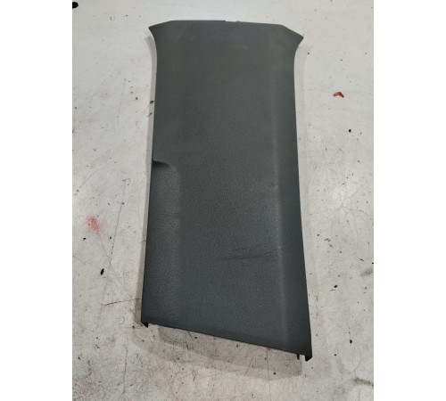 Обшивка центральной стойки левая