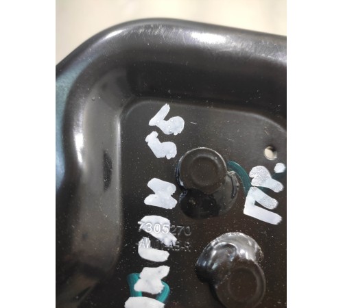 крепление заднего сиденья(правое)