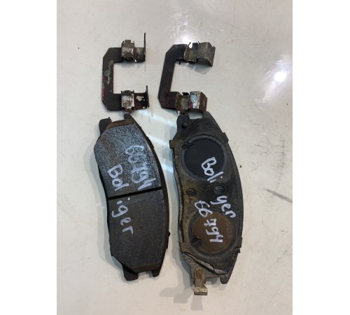 Тормозные колодки (передние)