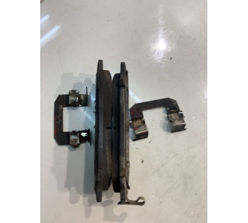 Тормозные колодки (передние)