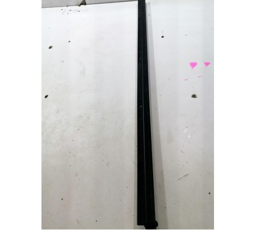 Уплотнитель стекла передний правый внутренний