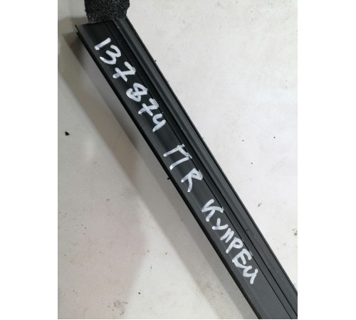 Уплотнитель стекла передний правый внутренний