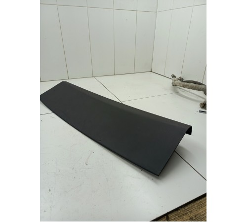 Обшивка крышки багажника верхняя