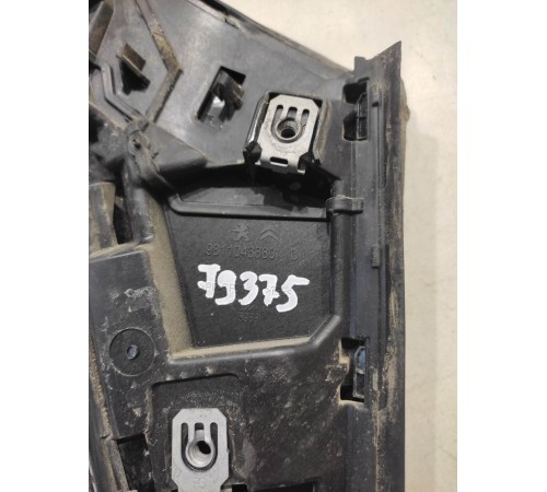 Накладка двери багажника (правая)