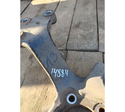 Кулак поворотный задний левый