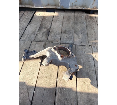 Кулак поворотный задний левый