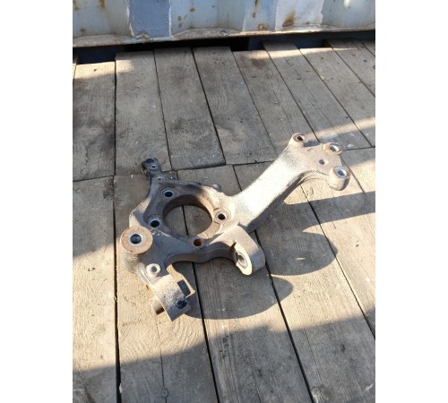 Кулак поворотный задний левый