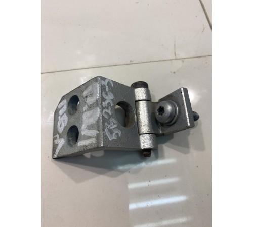 Петля двери передняя верхняя левая