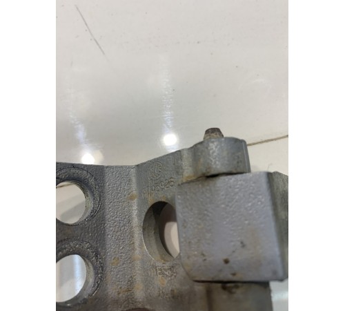 Петля двери передняя верхняя левая