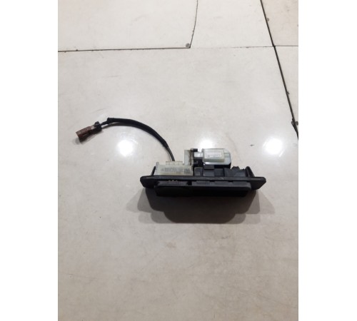 Камера заднего вида с ручкой открывания багажника