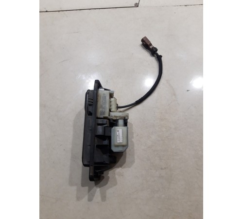 Камера заднего вида с ручкой открывания багажника