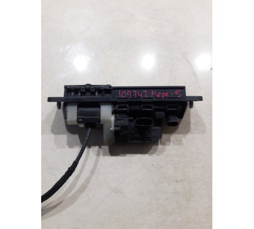 Камера заднего вида с ручкой открывания багажника