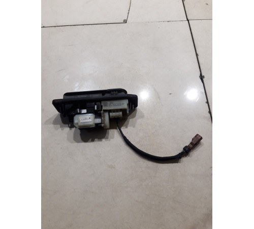 Камера заднего вида с ручкой открывания багажника