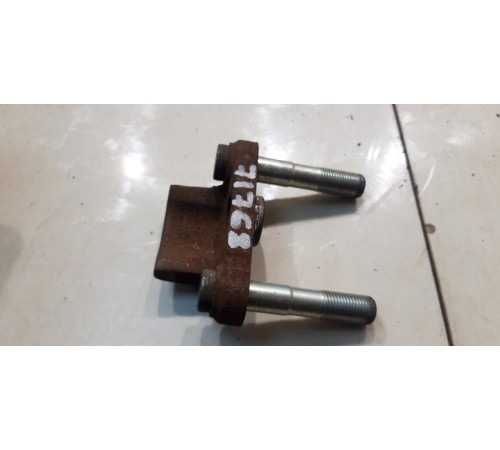 крепление ступицы (заднее левое)