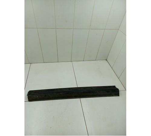 Молдинг двери передний левый (нижний)