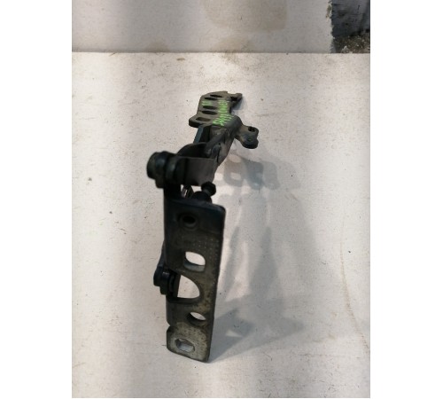 Петля капота правая