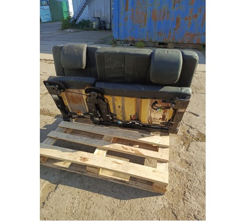 Сиденье третьего ряда