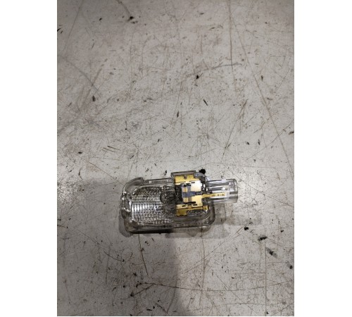 Плафон внутреннего освещения салона