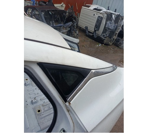 Стекло заднее глухое левое