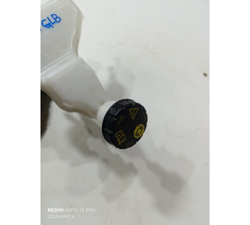 Главный тормозной цилиндр с бачком