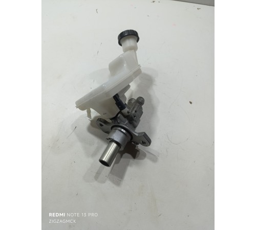 Главный тормозной цилиндр с бачком