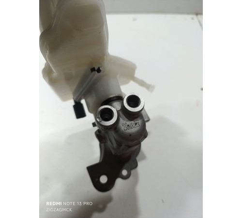 Главный тормозной цилиндр с бачком