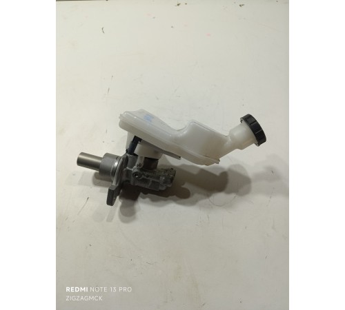 Главный тормозной цилиндр с бачком