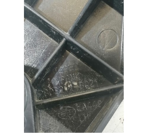 Кронштейн переднего бампера левый