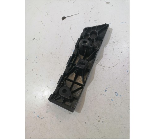 Кронштейн переднего бампера левый