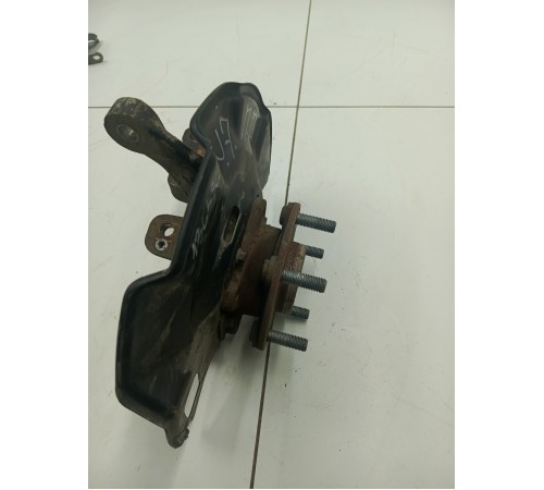 Кулак передний правый