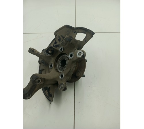 Кулак передний правый