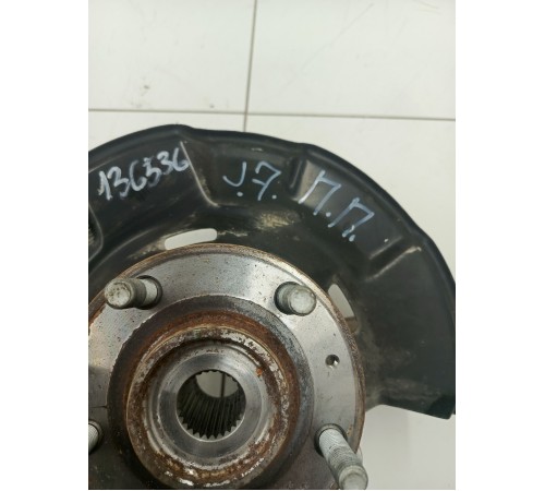 Кулак передний правый