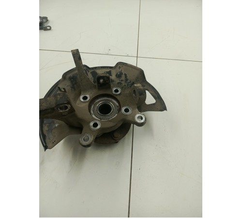 Кулак передний правый