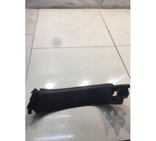 Обшивка крышки багажника (правая)