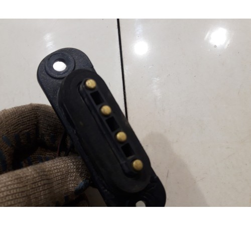 Контактный выключатель сдвижной двери правый