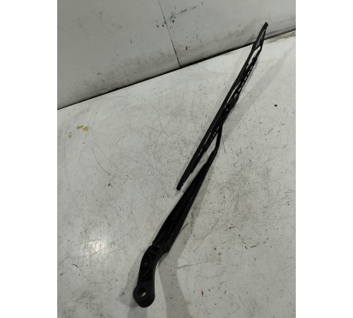 Поводок стеклоочистителя левый