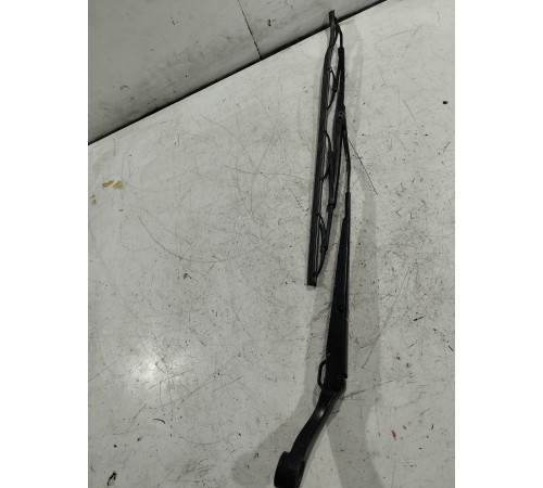 Поводок стеклоочистителя левый