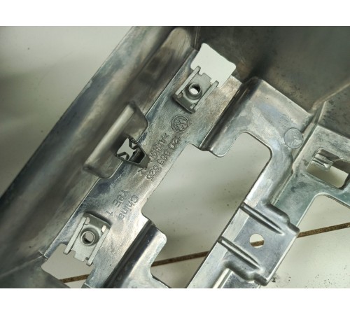 Кронштейн крепление центральной консоли