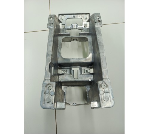 Кронштейн крепление центральной консоли