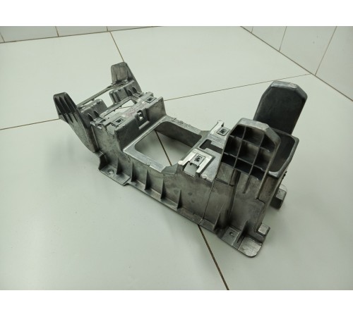 Кронштейн крепление центральной консоли