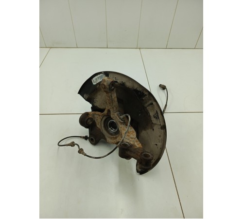 Кулак поворотный передний левый в сборе